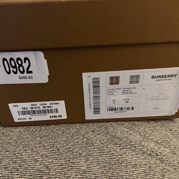 NWT. Burberry Furley Cotton Logo Slide Sandals size 8 with Box & Dust Bag. - Picture 3 of 3